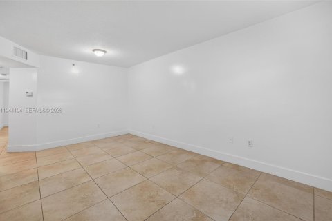 Condo in Cutler Bay, Florida, 2 bedrooms  № 2000884 - photo 6