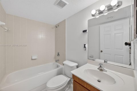 Condo in Cutler Bay, Florida, 2 bedrooms  № 2000884 - photo 18