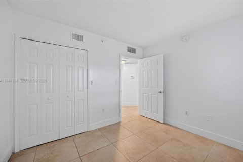 Condo in Cutler Bay, Florida, 2 bedrooms  № 2000884 - photo 16