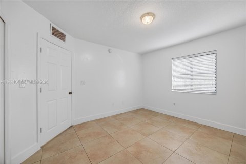 Condo in Cutler Bay, Florida, 2 bedrooms  № 2000884 - photo 23