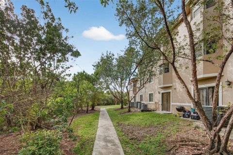 Condo in Cutler Bay, Florida, 2 bedrooms  № 2000884 - photo 29