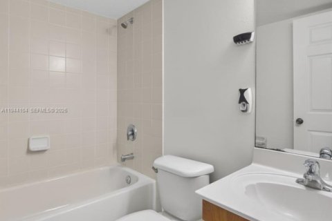 Condo in Cutler Bay, Florida, 2 bedrooms  № 2000884 - photo 19