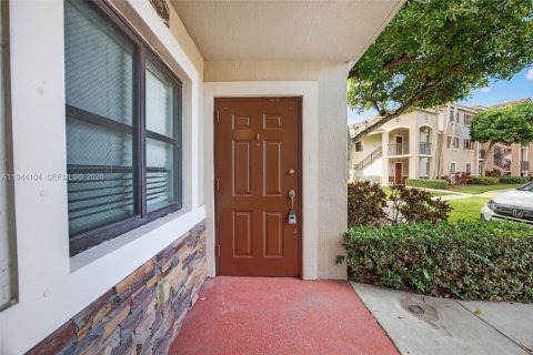 Condo in Cutler Bay, Florida, 2 bedrooms  № 2000884 - photo 5