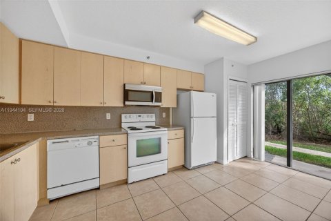 Condo in Cutler Bay, Florida, 2 bedrooms  № 2000884 - photo 9