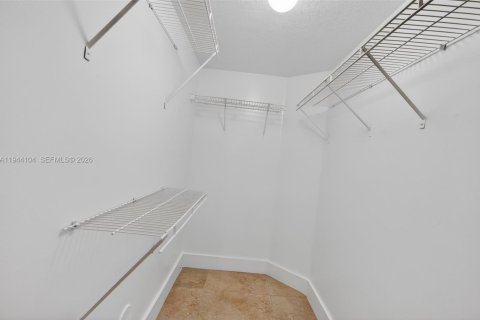 Condo in Cutler Bay, Florida, 2 bedrooms  № 2000884 - photo 26