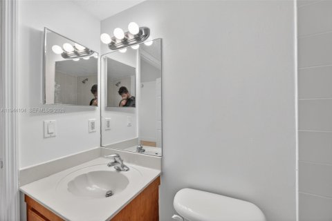 Condo in Cutler Bay, Florida, 2 bedrooms  № 2000884 - photo 25