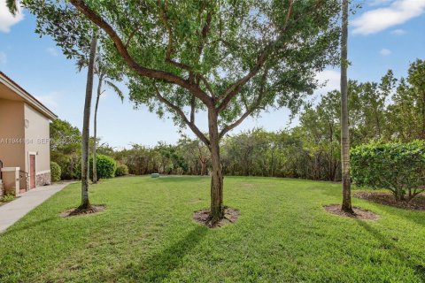 Condo in Cutler Bay, Florida, 2 bedrooms  № 2000884 - photo 2