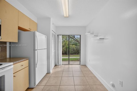 Condo in Cutler Bay, Florida, 2 bedrooms  № 2000884 - photo 10