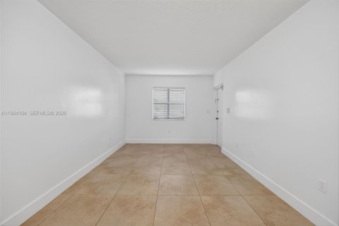 Condo in Cutler Bay, Florida, 2 bedrooms  № 2000884 - photo 13