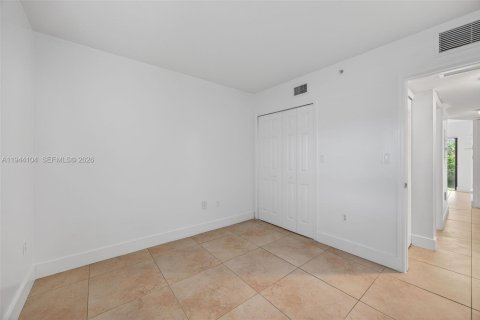 Condo in Cutler Bay, Florida, 2 bedrooms  № 2000884 - photo 15