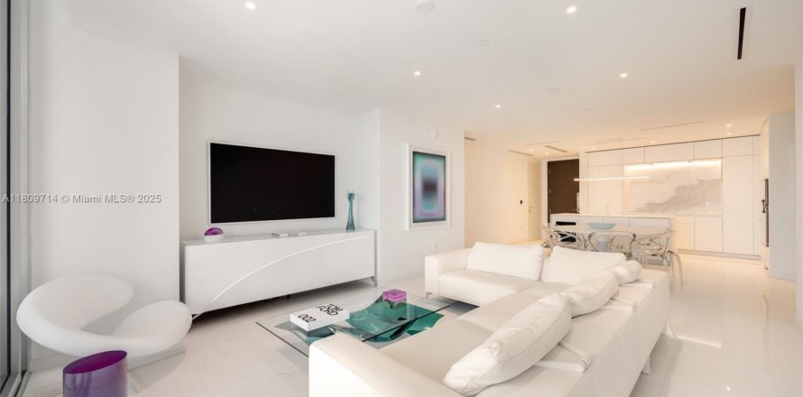 Condominio en Miami, Florida, 2 dormitorios  № 1806341