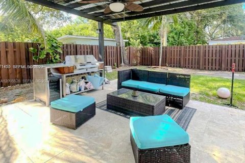 Villa ou maison à vendre à North Miami Beach, Floride: 3 chambres, 130.06 m2 № 2069578 - photo 11