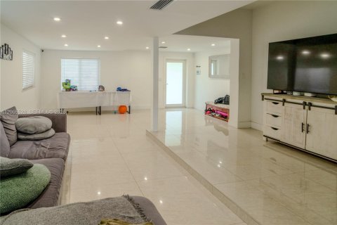 Villa ou maison à vendre à North Miami Beach, Floride: 3 chambres, 130.06 m2 № 2069578 - photo 4