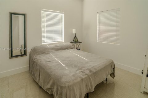 Villa ou maison à vendre à North Miami Beach, Floride: 3 chambres, 130.06 m2 № 2069578 - photo 10