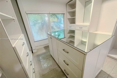 Villa ou maison à vendre à North Miami Beach, Floride: 3 chambres, 130.06 m2 № 2069578 - photo 16