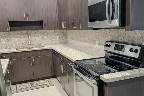 Villa ou maison à vendre à North Miami Beach, Floride: 3 chambres, 130.06 m2 № 2069578 - photo 13