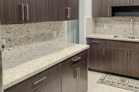 Villa ou maison à vendre à North Miami Beach, Floride: 3 chambres, 130.06 m2 № 2069578 - photo 12