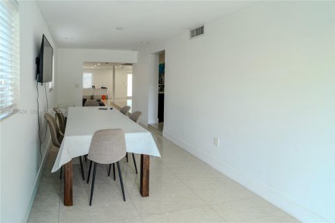 Villa ou maison à vendre à North Miami Beach, Floride: 3 chambres, 130.06 m2 № 2069578 - photo 8