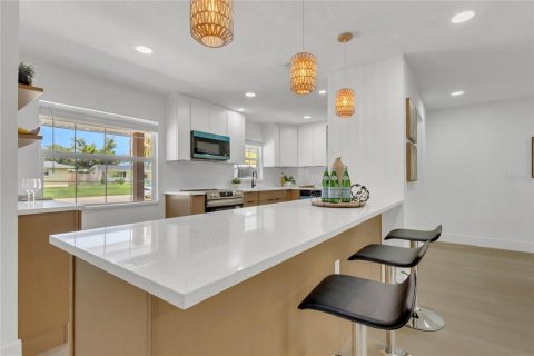 House in Sarasota, Florida 3 bedrooms, 162.58 sq.m. № 1797134 - photo 2