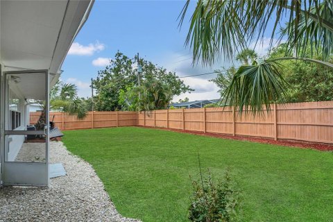 House in Sarasota, Florida 3 bedrooms, 162.58 sq.m. № 1797134 - photo 22