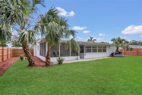 House in Sarasota, Florida 3 bedrooms, 162.58 sq.m. № 1797134 - photo 24