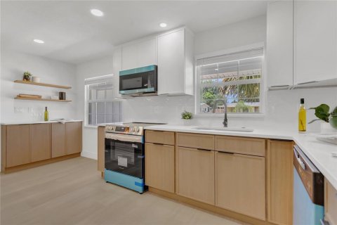 House in Sarasota, Florida 3 bedrooms, 162.58 sq.m. № 1797134 - photo 5