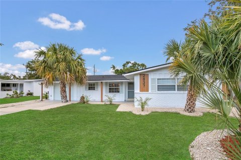 House in Sarasota, Florida 3 bedrooms, 162.58 sq.m. № 1797134 - photo 1