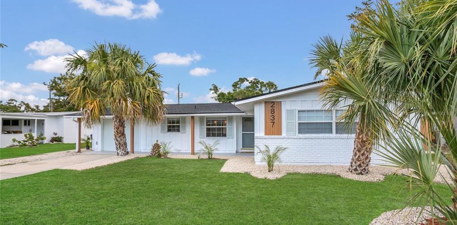House in Sarasota, Florida 3 bedrooms, 162.58 sq.m. № 1797134
