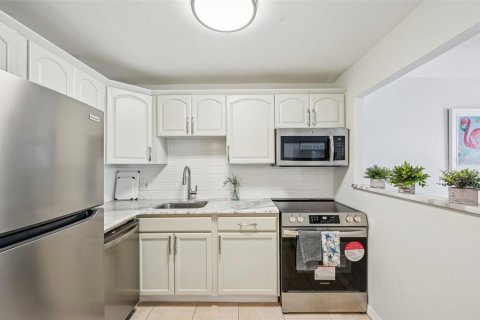 Condominio en venta en Bradenton Beach, Florida, 1 dormitorio, 55.18 m2 № 1616798 - foto 6