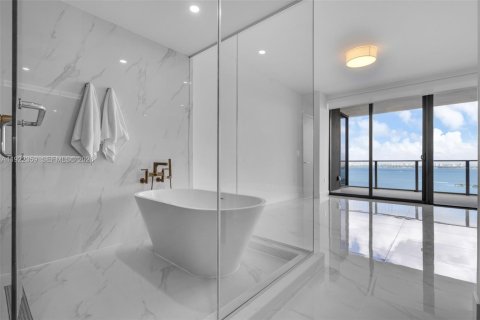Condo in Miami, Florida, 3 bedrooms № 2154550 - photo 24
