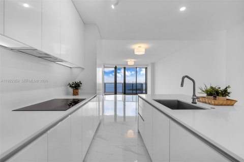 Condo in Miami, Florida, 3 bedrooms № 2154550 - photo 14