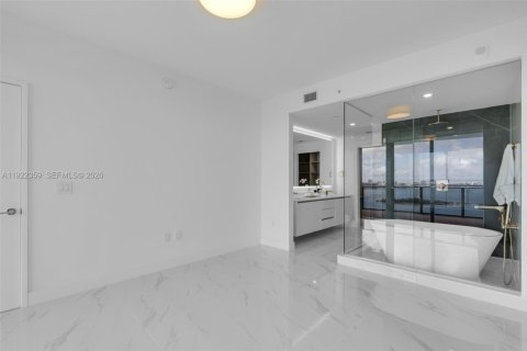 Condo in Miami, Florida, 3 bedrooms № 2154550 - photo 29