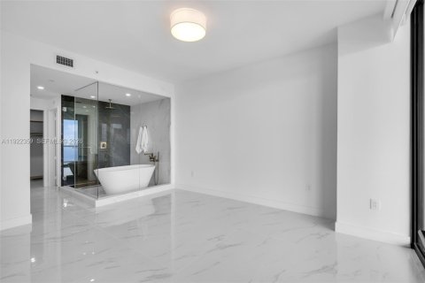 Condo in Miami, Florida, 3 bedrooms № 2154550 - photo 30