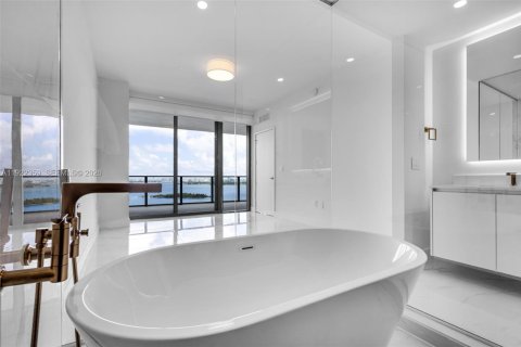 Condo in Miami, Florida, 3 bedrooms № 2154550 - photo 27
