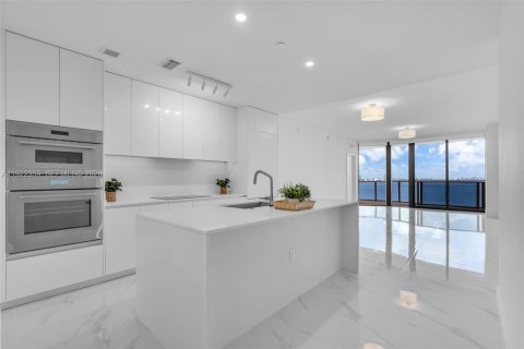 Condo in Miami, Florida, 3 bedrooms № 2154550 - photo 13