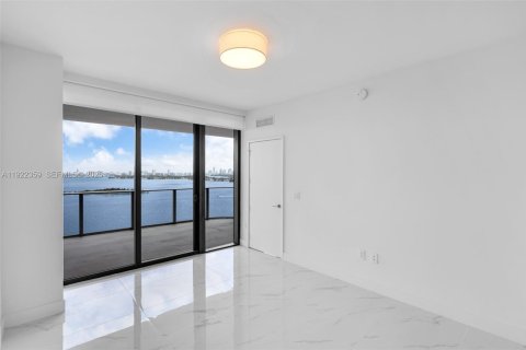 Condo in Miami, Florida, 3 bedrooms № 2154550 - photo 23