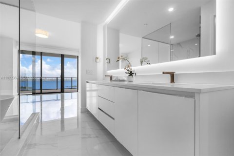Condo in Miami, Florida, 3 bedrooms № 2154550 - photo 25