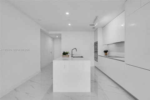 Condo in Miami, Florida, 3 bedrooms № 2154550 - photo 12