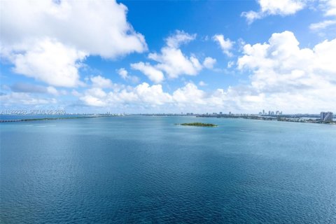 Condo in Miami, Florida, 3 bedrooms № 2154550