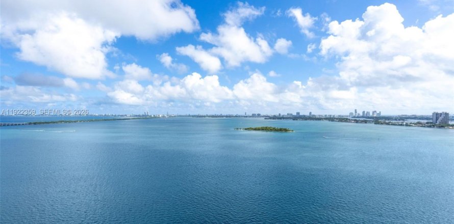 Condo in Miami, Florida, 3 bedrooms № 2154550