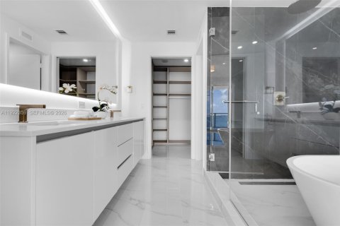 Condo in Miami, Florida, 3 bedrooms № 2154550 - photo 26