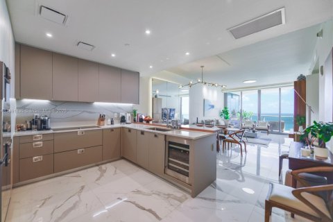 Condo in Sunny Isles Beach, Florida, 2 bedrooms  № 1945423 - photo 8