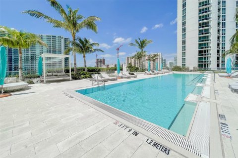 Condo in Sunny Isles Beach, Florida, 2 bedrooms  № 1945423 - photo 18