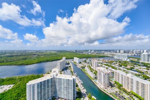 Condo in Sunny Isles Beach, Florida, 2 bedrooms  № 1945423 - photo 16