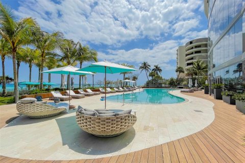 Condo in Sunny Isles Beach, Florida, 2 bedrooms  № 1945423 - photo 17