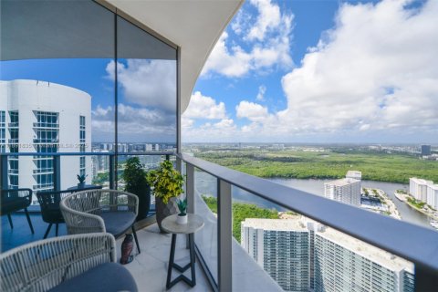 Condo in Sunny Isles Beach, Florida, 2 bedrooms  № 1945423 - photo 15