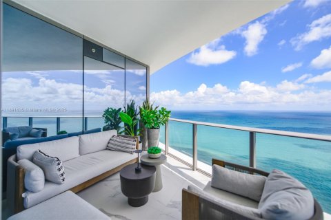 Condo in Sunny Isles Beach, Florida, 2 bedrooms  № 1945423 - photo 1