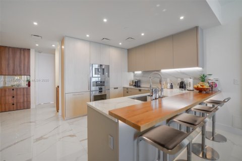 Condo in Sunny Isles Beach, Florida, 2 bedrooms  № 1945423 - photo 9