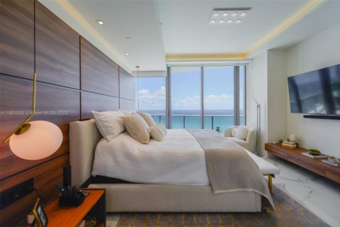 Condo in Sunny Isles Beach, Florida, 2 bedrooms  № 1945423 - photo 11