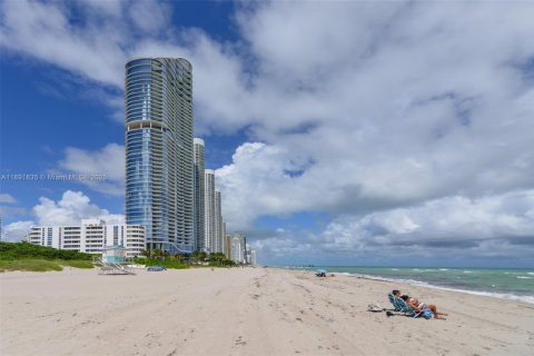 Condo in Sunny Isles Beach, Florida, 2 bedrooms  № 1945423 - photo 4